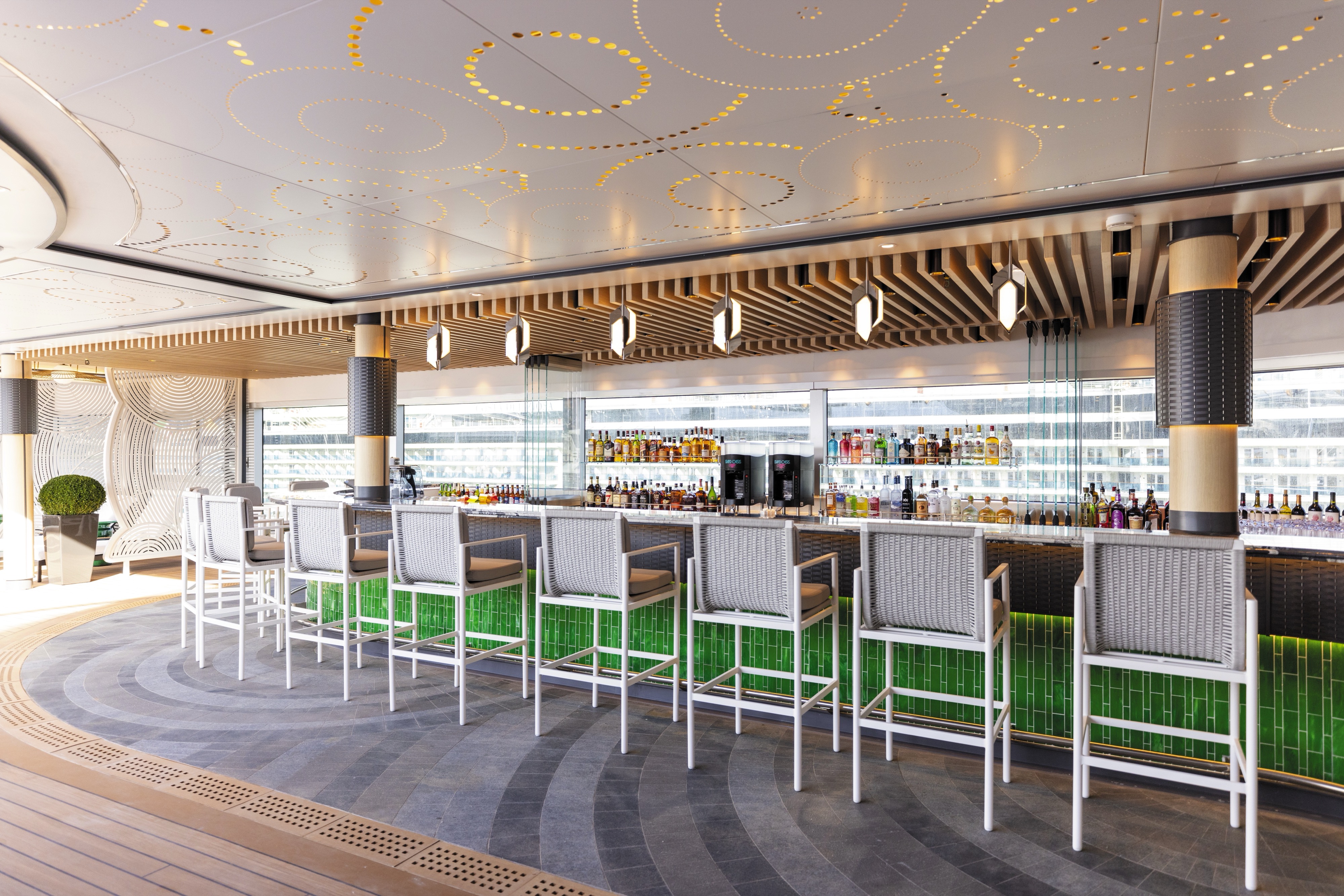 Seven Seas Grandeur - Pool Bar